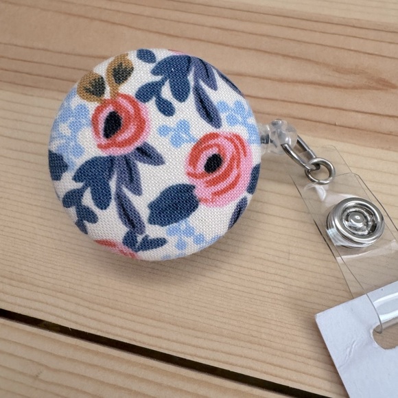 Poppy & Pippa Floral Badge Reel - Picture 2 of 4